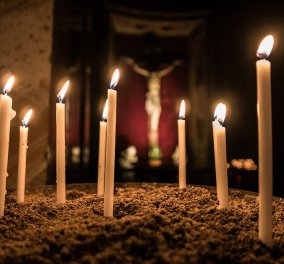 Για ποιον λόγο δεν πρέπει να σβήνονται γρήγορα τα κεριά που ανάβουμε στην εκκλησία