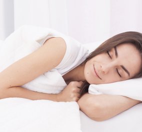 Ο γιατρός Ιάκωβος Γκόγκουα σας ρωτάει και σας συμβουλεύει: Μήπως ο τρόπος που κοιμάσαι σου προκαλεί ρυτίδες;     