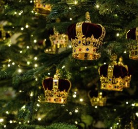Αυτά είναι τα χριστουγεννιάτικα δέντρα που θα διακοσμούν το παλάτι του Μπάκιγχαμ και είναι όλα στολισμένα με κορώνες