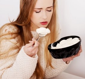Συναισθητική υπερφαγία: Τι είναι, γιατί επηρεάζει τη διατροφή μας και πώς να την καταπολεμήσετε