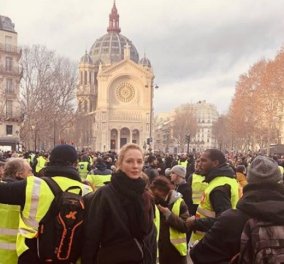 Παρίσι: Το Χόλιγουντ στους δρόμους - Με «Κίτρινα Γιλέκα» η Ούμα Θέρμαν, για το κλίμα Κοτιγιάρ και Μπινός (Φωτό)