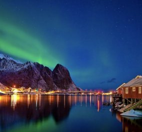 Εκπληκτικές εικόνες του ουρανού: Δείτε το Βόρειο Σέλας στο ωραιότερο χωριό της Νορβηγίας (Φωτό & Βίντεο)