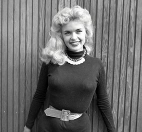 Vintage pics: Όταν η Τζέιν Μάνσφιλντ πήγαινε για ψώνια στο Λας Βέγκας με μαύρη τουαλέτα