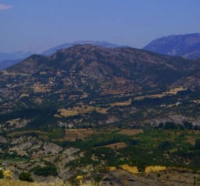 Τοπόλιανα: Ο παραδοσιακός οικισμός της Ευρυτανίας πανέμορφος από ψηλά - Βίντεο