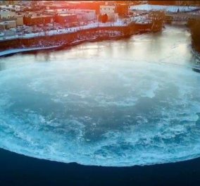 Εντυπωσιακό μυστηριώδες θέαμα με δίσκο από πάγο που στροβιλίζεται σε ποταμό στο Μέιν των ΗΠΑ (βίντεο)