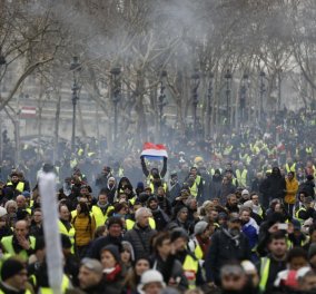 Παρίσι: Με επεισόδια και συγκρούσεις κάνουν "ποδαρικό" στο 2019 τα κίτρινα γιλέκα (φώτο - βίντεο)