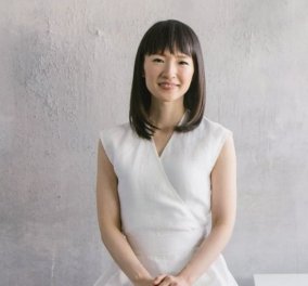Όλος ο πλανήτης μιλάει για τη γυναίκα που βάλθηκε να μας νοικοκυρέψει – Το show του Netflix με την Γιαπωνέζα Top Woman της νοικοκυρικής
