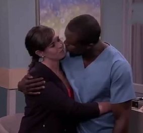 Υπέροχο ερωτικό φιλί στη Νότια Αφρική ενός μαύρου& μιας λευκής σε δημοφιλή τηλεοπτική σειρά - Ακολούθησαν απειλές & σάλος (βίντεο)