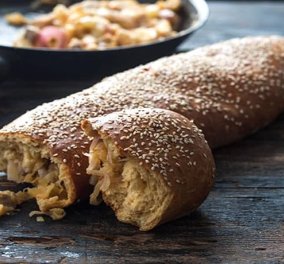 Αργυρώ Μπαρμπαρίγου: Απολαυστικό γεμιστό ψωμί με πρασοτηγανιά γεμάτο αρώματα & με πλούσια γεύση
