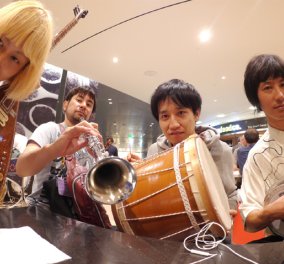 Γιαπωνέζικο συγκρότημα τραγουδά τα «Καγκέλια» και το «Μαρία με τα κίτρινα» και γίνεται viral (Βίντεο)