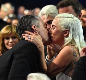 Τα δάκρυα της υπέρκομψης Lady Gaga στο Critics' Choice Awards: Ο έρωτας της ζωής μου ο Μπράντλεϊ Κούπερ (φωτό)