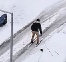Έγινε κι αυτό!: Άνδρας στην Θεσσαλονίκη έβαλε παγοπέδιλα και έκανε... σκι στην πόλη! (βίντεο)
