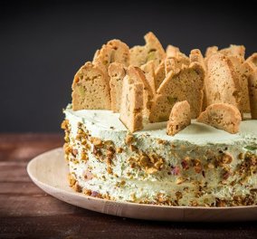 Η τούρτα που έφτιαξε ο Άκης Πετρετζίκης για τους Γιάννηδες και τις Ιωάννες - Εσείς ετοιμάστε του Αντώνη