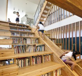 Απίστευτες εσωτερικές σκάλες που μετατράπηκαν σε βιβλιοθήκες (φωτό)