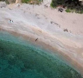 Ερωτοσπηλιά: «Το λιμανάκι των ερωτευμένων» στην Αττική από ψηλά - Βίντεο 