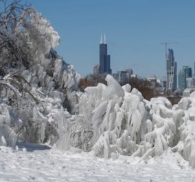 Polar vortex: Δείτε πόσο ακραίο είναι το πολικό ψύχος στη Νέα Υόρκη: Τα μακαρόνια γίνονται γλυπτό πάγου!