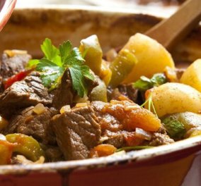  Αυτή είναι η καλύτερη σπιτική συνταγή για μοσχάρι στη γάστρα με λαχανικά - Δοκιμάστε την!
