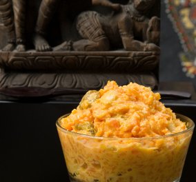 Ο Στέλιος Παρλιάρος σε ένα ινδικό γλυκό: Απολαύστε υπέροχο χαλβάς από καρότο!