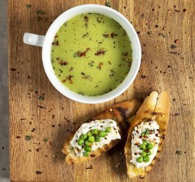 Άκης Πετρετζίκης: Κρύα σούπα με αρακά, μια ανοιξιάτικη συνταγή για την πιο... νόστιμη νηστεία...