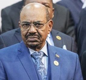 Δείτε στο βίντεο δεσμίδες με 130 εκατ. δολάρια: Βρέθηκαν... χωμένα στο σπίτι του έκπτωτου προέδρου του Σουδάν