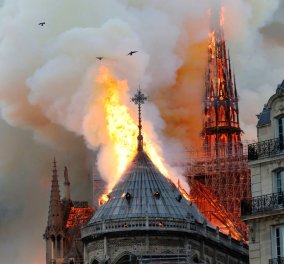 Σοκαριστικές εικόνες & LIVE βίντεο: Καίγεται η Παναγία των Παρισίων - Κατέρρευσε η στέγη