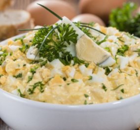 Αργυρώ Μπαρμπαρίγου: Εύκολη αυγοσαλάτα με τα αυγά που περίσσεψαν από το Πασχαλινό τραπέζι - Θα φαγωθεί στο λεπτό!