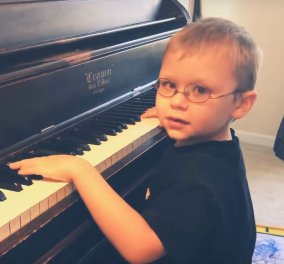Βίντεο: Μαγεύει ο 6χρονος μπόμπιρας πιανίστας – Έχει προβλήματα όρασης