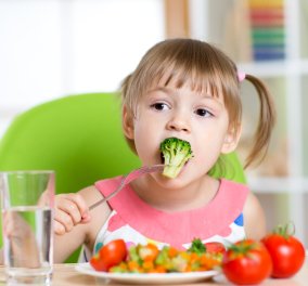 Με ποιον τρόπο θα πείσετε το παιδί σας να τρώει υγιεινά; 