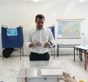 Ψήφισε ο Αλέξης Τσίπρας - Ημέρα της ευθύνης των πολλών για τα μέτρα (βίντεο)
