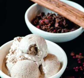 Στέλιος Παρλιάρος: Νόστιμο παγωτό με πλούσια αρώματα κανέλας, μοσχοκάρυδου, τζίντζερ & κάρδαμου