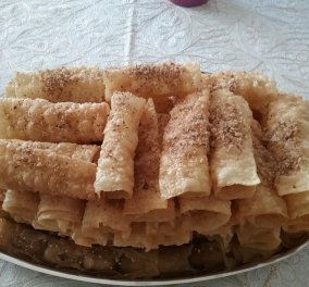 Βήμα-βήμα πως θα φτιάξετε παραδοσιακές δίπλες - Η Κωνσταντίνα Δρακουλάκου μας στέλνει τη συνταγή της για το αγαπημένο γλυκό 