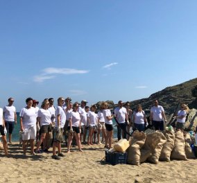Οικολογική δράση από τη Μαρέβα Μητσοτάκη στην Τήνο - Μαζί με εθελοντές καθάρισε παραλίες από τα πλαστικά (φώτο)  