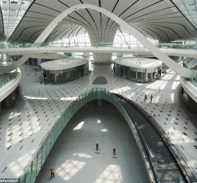 Πεκίνο: Έτοιμο το μεγαλύτερο & πιο εντυπωσιακό αεροδρόμιο στον κόσμο - Δείτε συγκλονιστικές εικόνες & βίντεο από το "θαύμα αρχιτεκτονικής" 