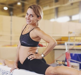 Βασιλική Μιλλούση: Η mignon παγκόσμια πρωταθλήτρια κάνει σπαγκάτο στον 5ο μήνα της εγκυμοσύνης της – Θα της περάσω το μικρόβιο; (φωτό)