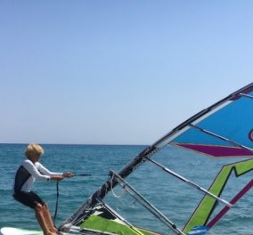 Topwoman η Αναστασία Γερολυμάτου: Η 81χρονη θα διανύσει σήμερα με το windsurf της Κεφαλονιά- Κυλλήνη