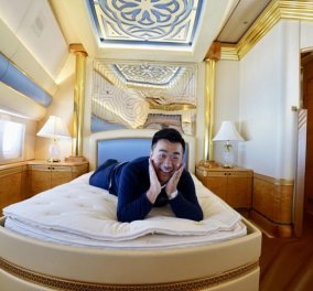 Νεαρός blogger ταξίδεψε μόνος του, σε ένα ιπτάμενο παλάτι κόστους 154 εκατ. λιρών, χρυσά δωμάτια & μαρμάρινα μπάνια (φωτό & βίντεο)
