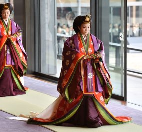Πριγκίπισσες Mako & Kakο στην ενθρόνιση του αυτοκράτορα της Ιαπωνίας -πατέρα τους - Τα ογκώδη παραδοσιακά ενδύματα & η μικροσκοπική τιάρα (φώτο) 