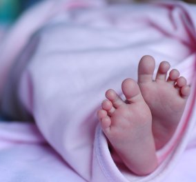 Φρίκη στην Ινδία: Νεογέννητο κοριτσάκι βρέθηκε θαμμένο ζωντανό - Aναζητούνται οι γονείς του