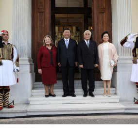 Πρ. Παυλόπουλος: Εμβληματική αναβάθμιση της στρατηγικής σχέσης Ελλάδας-Κίνας - Η υποδοχή του Σι Τζινπίνγκ στο Προεδρικό Μέγαρο (φώτο)