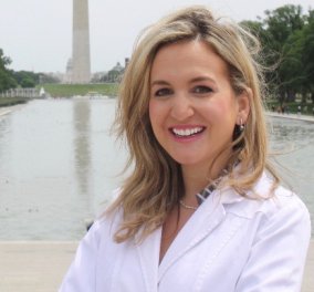 Top Woman η Φωτεινή Χρυσοπούλου: Ροδίτισσα οδοντίατρος γίνεται εξώφυλλο στην Αμερική όπου διαπρέπει   