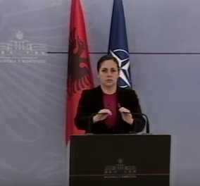 Βίντεο: Η υπουργός άμυνας της Αλβανίας ξεσπάει σε κλάματα μιλώντας για τους νεκρούς του σεισμού 