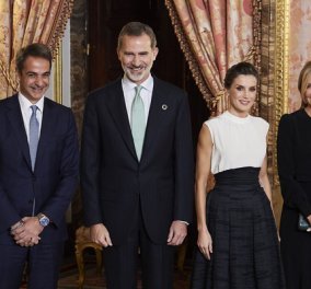 Με Βασιλιά & Βασίλισσα Ισπανίας το ζεύγος Μητσοτάκη: Το ασύμμετρο black & white της Λετίσια, μίντι all black η Μαρέβα - Φώτο & Βίντεο 