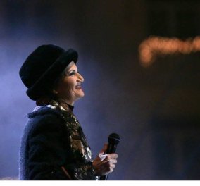 Η Άλκηστις Πρωτοψάλτη τραγούδησε στην "πρεμιέρα" του Χριστουγεννιάτικου Δέντρου της Θεσσαλονίκης - Ο δημοφιλής δήμαρχος & τα "κλικ" της Έλενας Ράπτη (φώτο-βίντεο) 