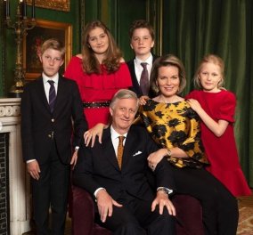 Βασιλικές ευχές από το Βέλγιο: Η βασίλισσα Ματθίλδη & ο βασιλιάς Φίλιππος με τα 4 παιδιά τους (φώτο)