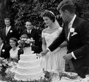 Vintage pics από τον αριστοκρατικό γάμο της Jackie Kennedy με τον John Fitzgerald - Με νυφικό εποχής & πολύ ρομαντισμό  