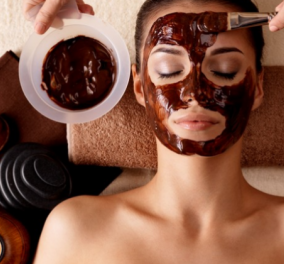 Αποκτήστε τέλειο δέρμα με μια εύκολη και γρήγορη σπιτική μάσκα προσώπου από σοκολάτα!