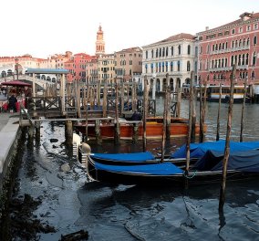 Βενετία με άδεια κανάλια: Οι γόνδολες βγήκαν στην στεριά από την άμπωτη μετά τις πρωτοφανείς πλημμύρες - Φώτο & Βίντεο  