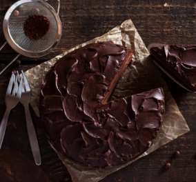 Η Αργυρώ Μπαρμπαρίγου προτείνει εκπληκτικό γλυκό: Vegan τούρτα σοκολάτας χωρίς αυγά και βούτυρο
