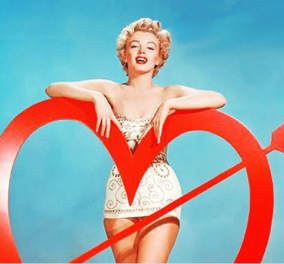 H Μarilyn Monroe ποζάρει για την Ημέρα του Αγίου Βαλεντίνου  - Vintage ωραίες φωτό με θέμα We’re not Μarried