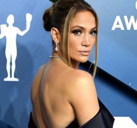 Πιο εντυπωσιακή από ποτέ: Η 50χρονη Jennifer Lopez με λευκό μπικίνι "χαλαρώνει" & "γεμίζει τις μπαταρίες της" (φωτό)